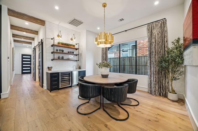 217 W 10th Street, Houston, TX 77008