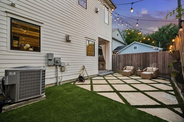 217 W 10th Street, Houston, TX 77008
