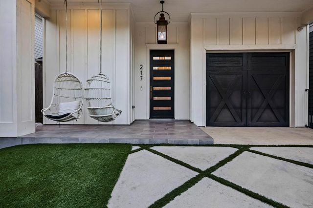 217 W 10th Street, Houston, TX 77008