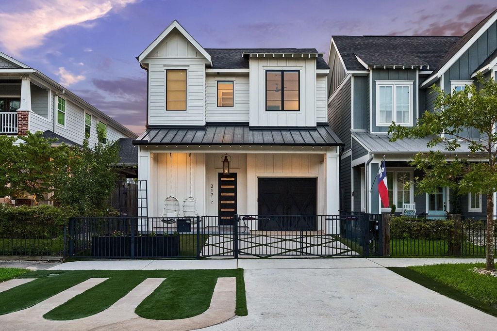 217 W 10th Street, Houston, TX 77008