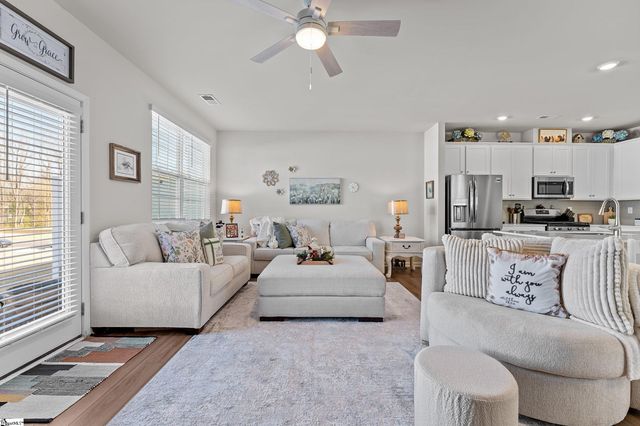 6 Loebner Lane, Simpsonville, SC 29680