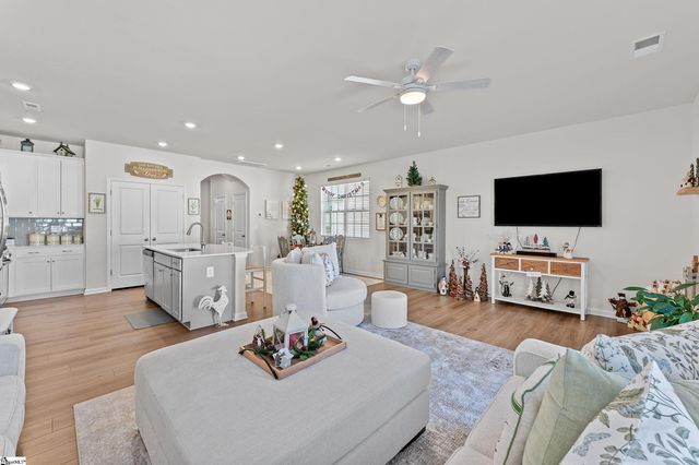 6 Loebner Lane, Simpsonville, SC 29680