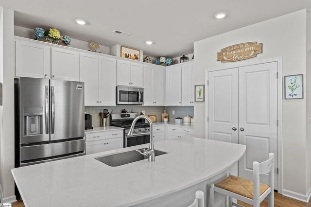 6 Loebner Lane, Simpsonville, SC 29680