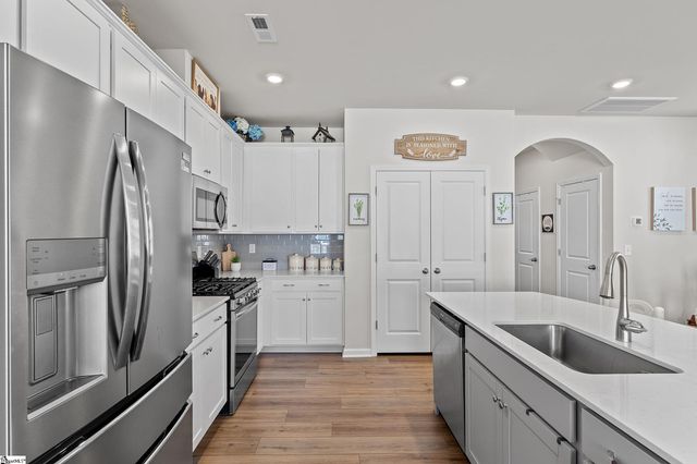 6 Loebner Lane, Simpsonville, SC 29680