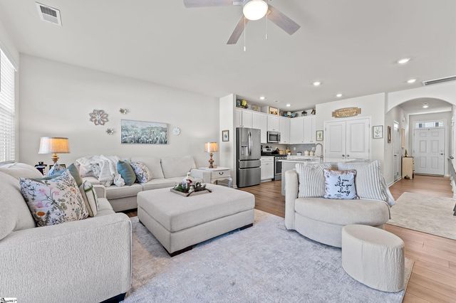 6 Loebner Lane, Simpsonville, SC 29680