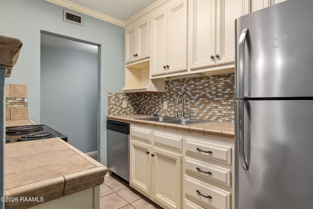 220 Doucet Road 241f, Lafayette, LA 70503