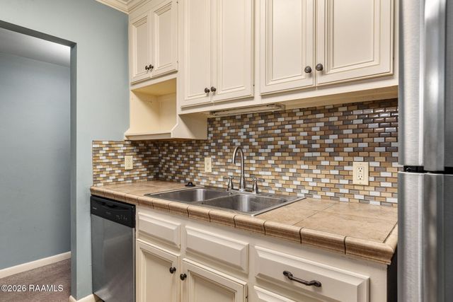 220 Doucet Road 241f, Lafayette, LA 70503