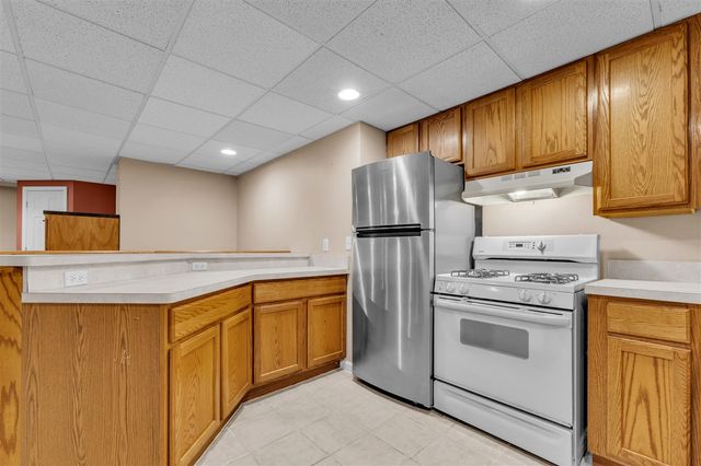 44899 Weymouth Drive, Canton, MI 48188