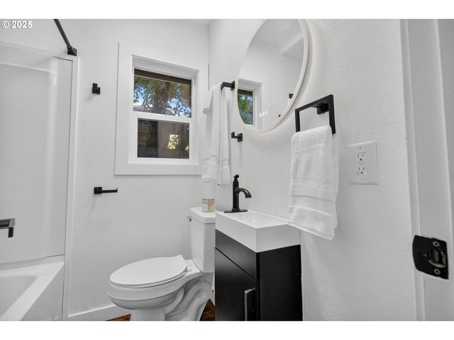 461 BLAIR Blvd, Eugene, OR 97402