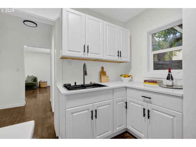 461 BLAIR Blvd, Eugene, OR 97402