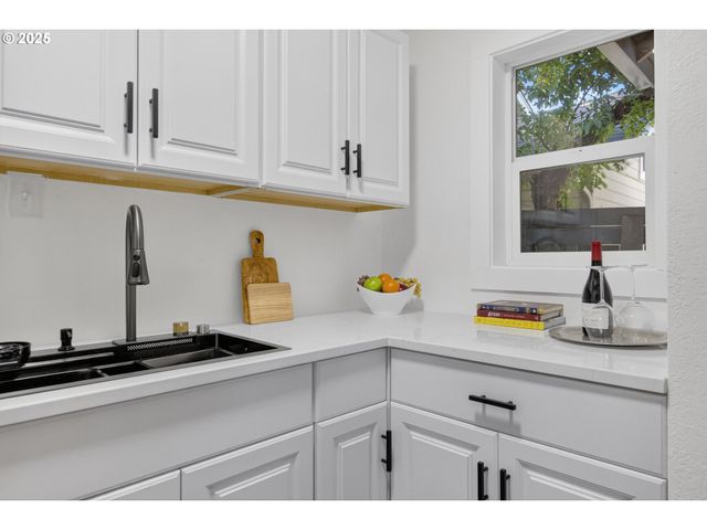 461 BLAIR Blvd, Eugene, OR 97402