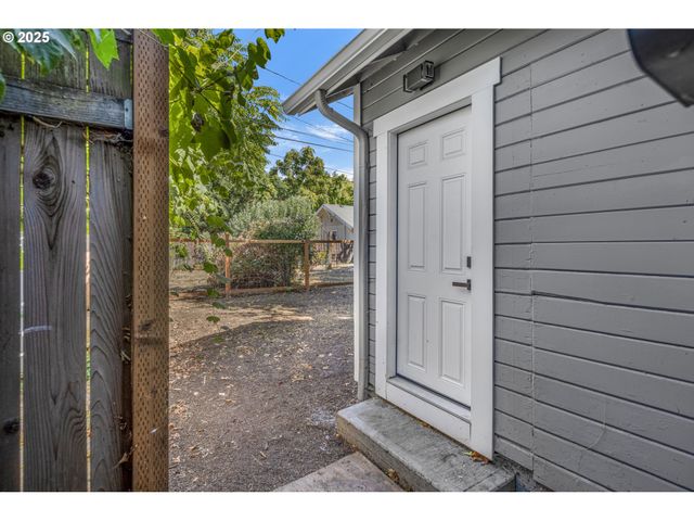 461 BLAIR Blvd, Eugene, OR 97402