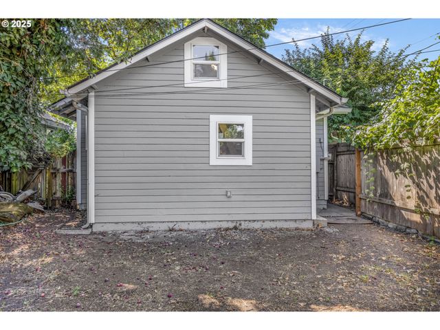 461 BLAIR Blvd, Eugene, OR 97402