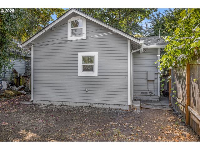 461 BLAIR Blvd, Eugene, OR 97402