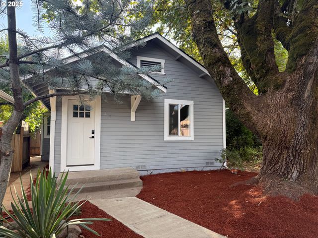 461 BLAIR Blvd, Eugene, OR 97402