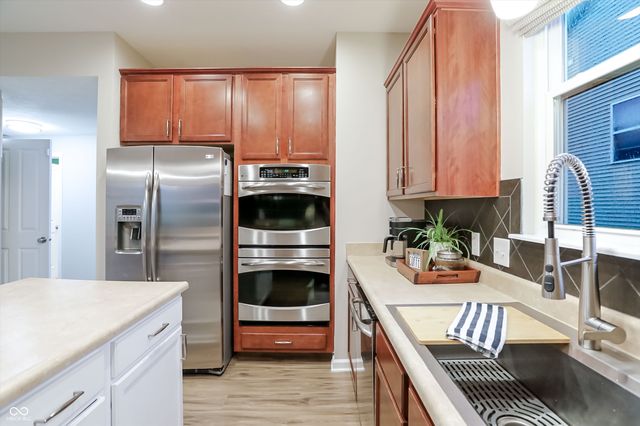 7827 Hedgehop Drive, Zionsville, IN 46077