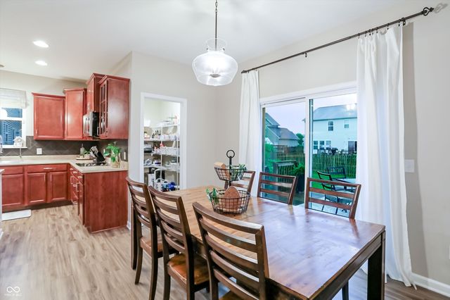 7827 Hedgehop Drive, Zionsville, IN 46077