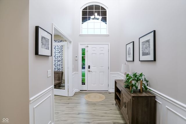 7827 Hedgehop Drive, Zionsville, IN 46077