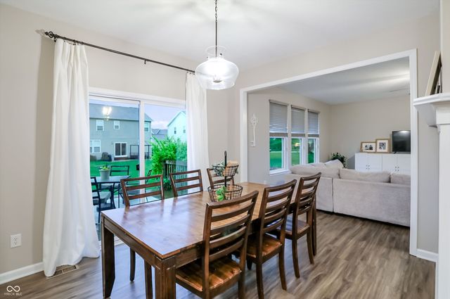 7827 Hedgehop Drive, Zionsville, IN 46077