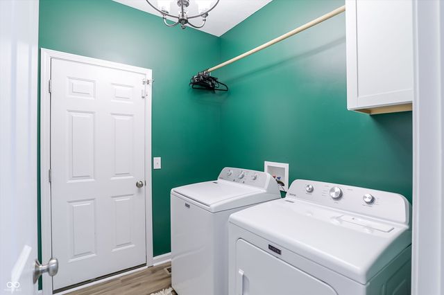 7827 Hedgehop Drive, Zionsville, IN 46077