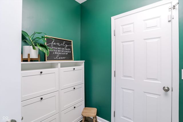 7827 Hedgehop Drive, Zionsville, IN 46077