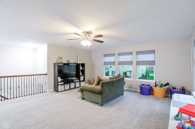 7827 Hedgehop Drive, Zionsville, IN 46077