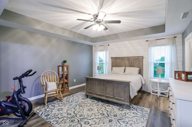 7827 Hedgehop Drive, Zionsville, IN 46077