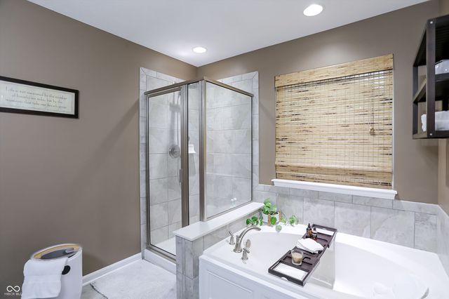 7827 Hedgehop Drive, Zionsville, IN 46077