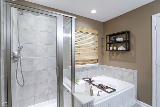 7827 Hedgehop Drive, Zionsville, IN 46077