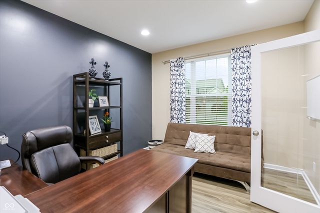 7827 Hedgehop Drive, Zionsville, IN 46077