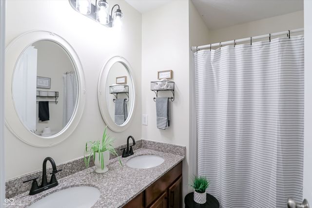 7827 Hedgehop Drive, Zionsville, IN 46077