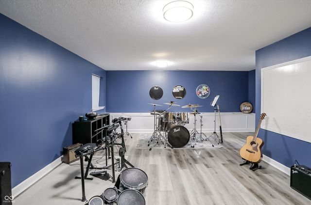 7827 Hedgehop Drive, Zionsville, IN 46077