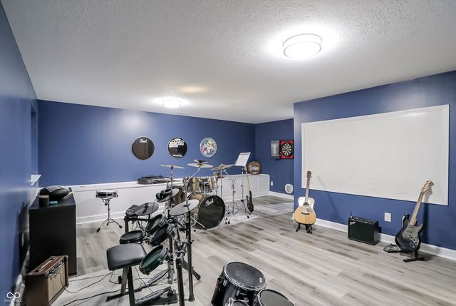 7827 Hedgehop Drive, Zionsville, IN 46077