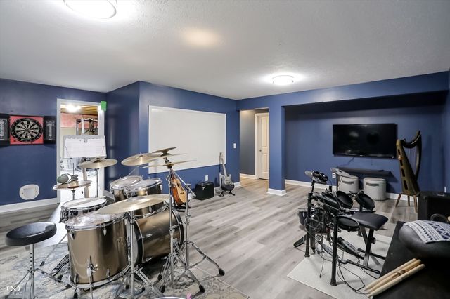 7827 Hedgehop Drive, Zionsville, IN 46077