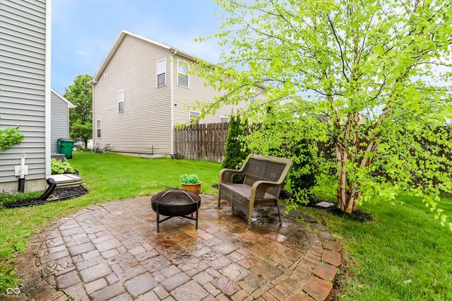 7827 Hedgehop Drive, Zionsville, IN 46077