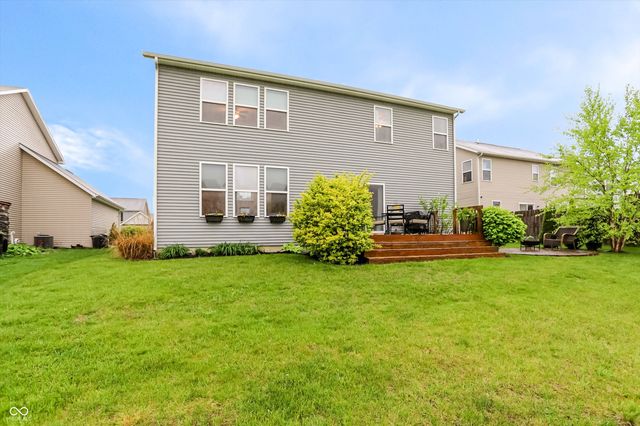 7827 Hedgehop Drive, Zionsville, IN 46077