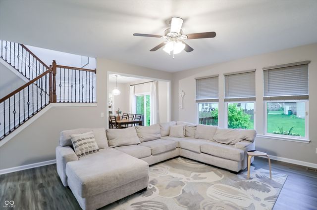 7827 Hedgehop Drive, Zionsville, IN 46077