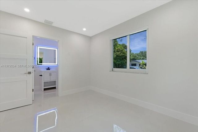 7860 SW 158th Ter, Palmetto Bay, FL 33157