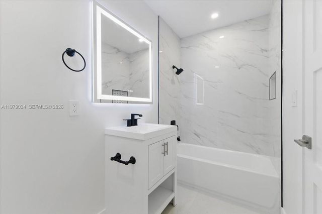 7860 SW 158th Ter, Palmetto Bay, FL 33157