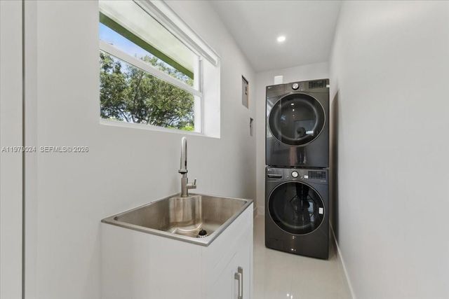 7860 SW 158th Ter, Palmetto Bay, FL 33157