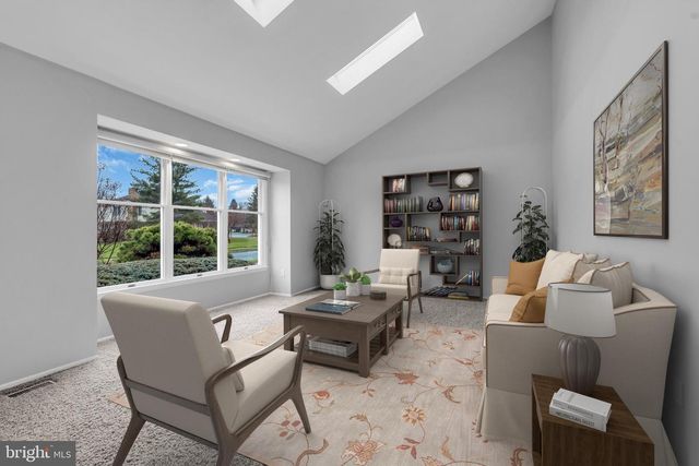 10 REED DR N, Princeton Junction, NJ 08550