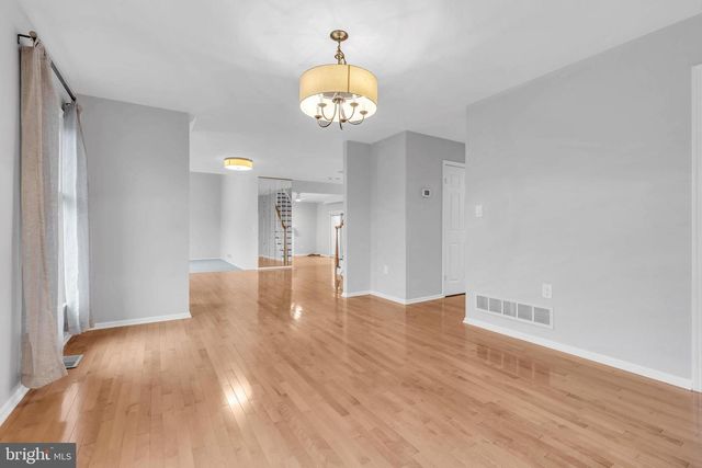 10 REED DR N, Princeton Junction, NJ 08550