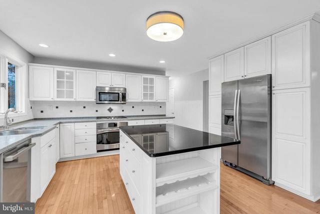 10 REED DR N, Princeton Junction, NJ 08550