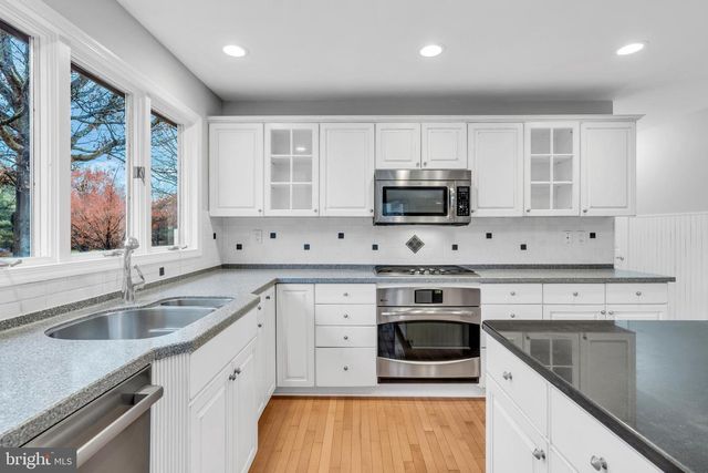 10 REED DR N, Princeton Junction, NJ 08550