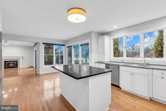 10 REED DR N, Princeton Junction, NJ 08550