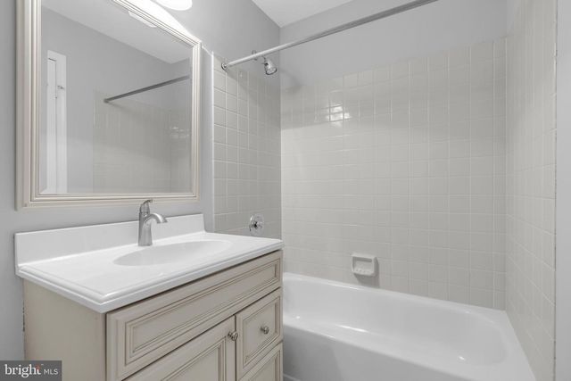 10 REED DR N, Princeton Junction, NJ 08550