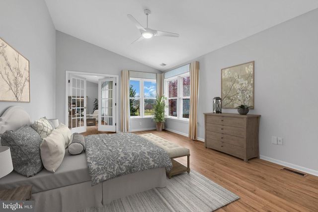 10 REED DR N, Princeton Junction, NJ 08550