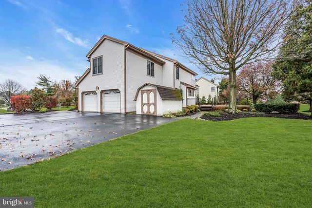 10 REED DR N, Princeton Junction, NJ 08550