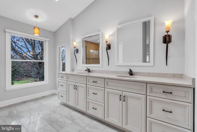 10 REED DR N, Princeton Junction, NJ 08550