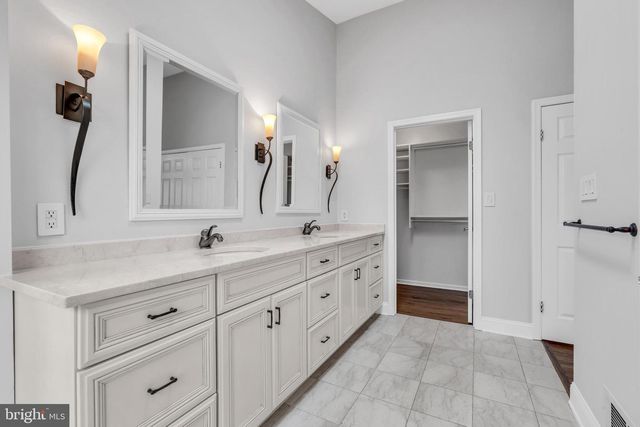 10 REED DR N, Princeton Junction, NJ 08550